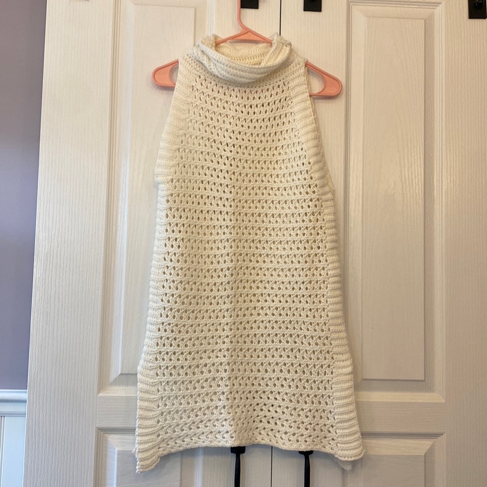 Venus Sleeveless White Sweater
